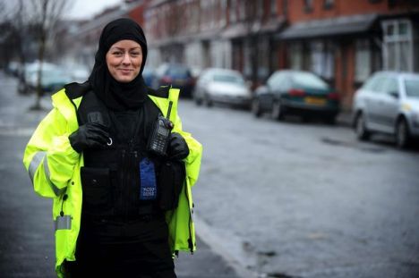Polisi Wanita Muslim di Inggris