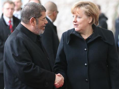 Mursi dan PM Jerman Angela Merkel di Berlin