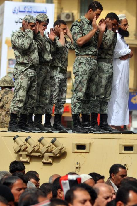Tentara Mesir Shalat